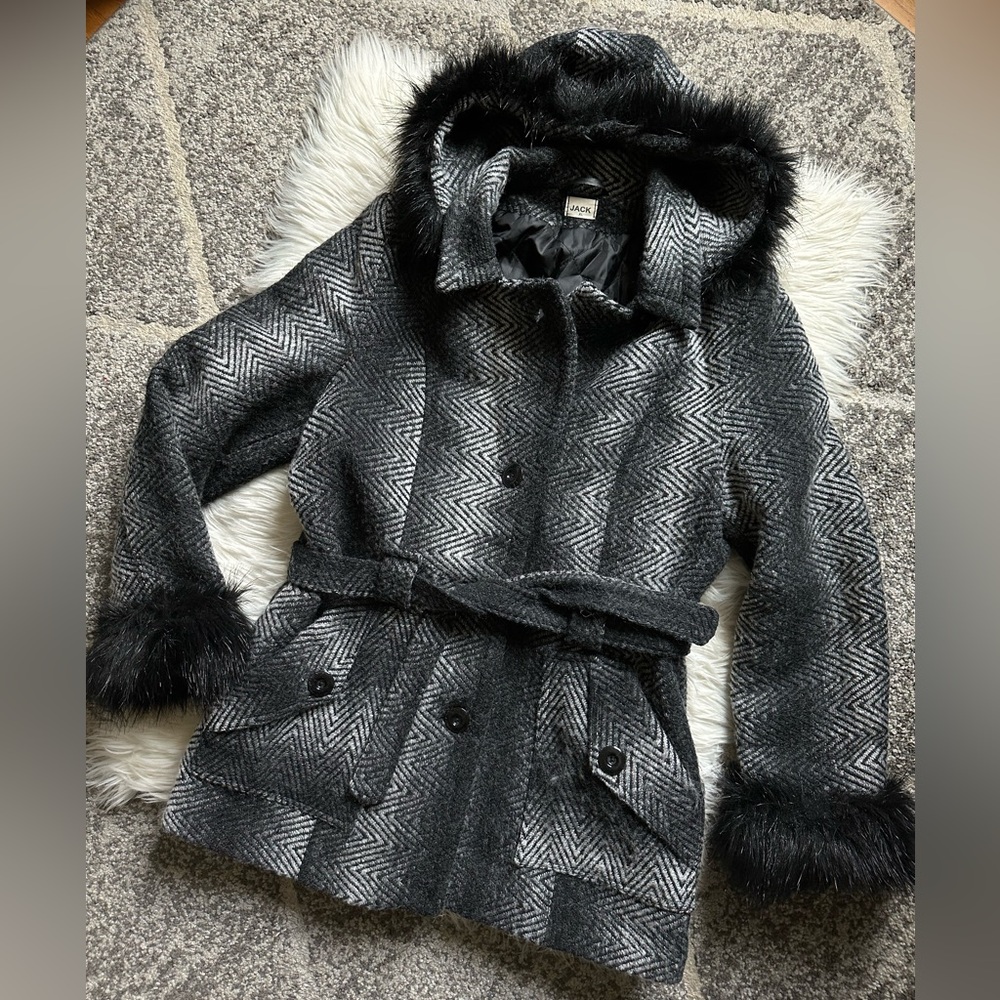 Peacoat with removable hood/faux fur